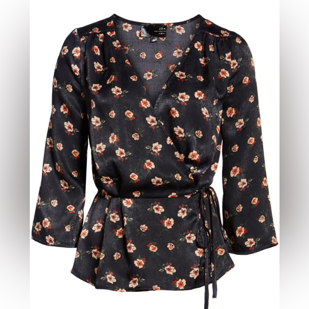 J.O.A. - Size L - Floral Wrap Top